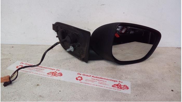 Buitenspiegel rechts van een Citroën C4 Cactus (0B/0P) 1.2 PureTech 82 12V 2015