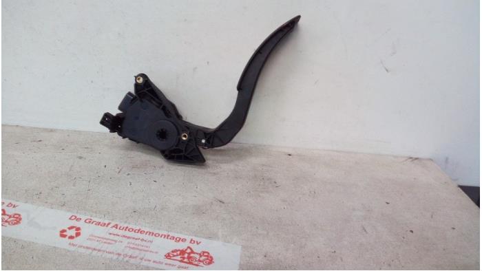 Gebruikte Sensor Gaspedaalpositie Renault Clio IV (5R) 0.9 Energy TCE 90 12V Prijs € 30,00 Margeregeling aangeboden door de Graaf autodemontage B.V.