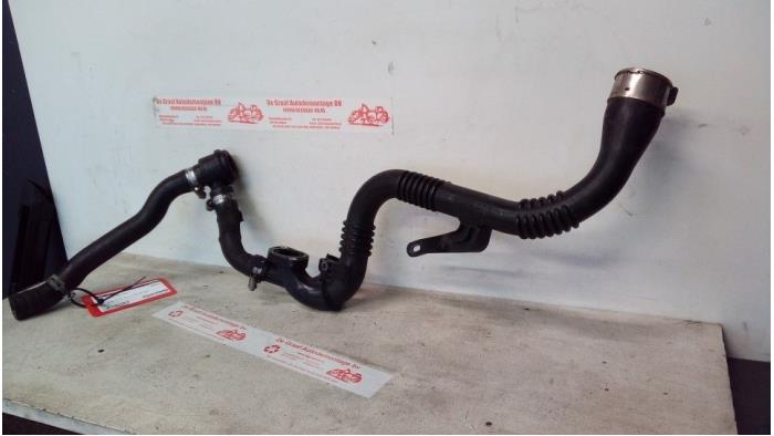 Gebruikte Intercooler Buis Renault Clio IV (5R) 0.9 Energy TCE 90 12V Prijs € 45,00 Margeregeling aangeboden door de Graaf autodemontage B.V.