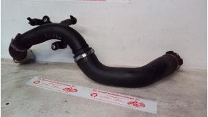 Gebruikte Intercooler Buis Renault Clio IV (5R) 0.9 Energy TCE 90 12V Prijs € 30,00 Margeregeling aangeboden door de Graaf autodemontage B.V.