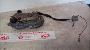Gebruikte Ruitenwissermotor achter Peugeot 205 Prijs € 25,00 Margeregeling aangeboden door de Graaf autodemontage B.V.