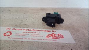 Gebruikte Raam schakelaar elektrisch Hyundai i10 (B5) 1.2 16V Prijs € 15,00 Margeregeling aangeboden door de Graaf autodemontage B.V.