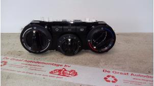 Gebruikte Chaufage Bedieningspaneel Peugeot 208 I (CA/CC/CK/CL) 1.2 Vti 12V PureTech 82 Prijs € 35,00 Margeregeling aangeboden door de Graaf autodemontage B.V.