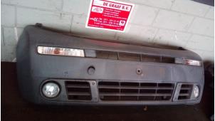 Gebruikte Voorbumper Opel Vivaro 2.5 DTI 16V Prijs € 125,00 Margeregeling aangeboden door de Graaf autodemontage B.V.