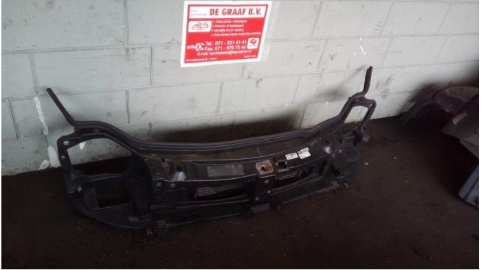 Gebruikte Frontpaneel Opel Vivaro 2.5 DTI 16V Prijs € 100,00 Margeregeling aangeboden door de Graaf autodemontage B.V.