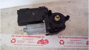 Gebruikte Raammotor Portier Audi A4 Avant (B7) Prijs € 35,00 Margeregeling aangeboden door de Graaf autodemontage B.V.