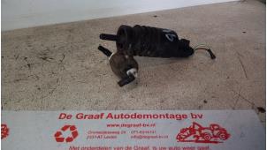 Gebruikte Ruitensproeierpomp voor Volkswagen Touran (1T1/T2) 1.9 TDI 105 Prijs € 10,00 Margeregeling aangeboden door de Graaf autodemontage B.V.