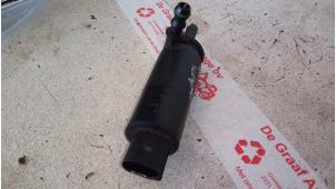 Gebruikte Pomp koplampsproeier Volkswagen Golf V (1K1) 1.9 TDI Prijs € 10,00 Margeregeling aangeboden door de Graaf autodemontage B.V.