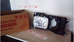 Gebruikte Rechter Koplamp Toyota Lite-Ace Prijs € 75,00 Margeregeling aangeboden door de Graaf autodemontage B.V.