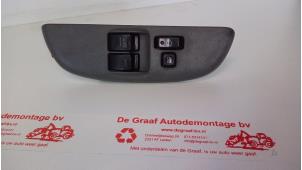 Gebruikte Combischakelaar ramen Toyota Yaris Verso (P2) 1.3 16V Prijs € 50,00 Margeregeling aangeboden door de Graaf autodemontage B.V.