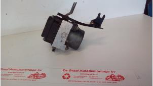 Gebruikte ABS Pomp Renault Modus/Grand Modus (JP) 1.2 16V Prijs € 50,00 Margeregeling aangeboden door de Graaf autodemontage B.V.