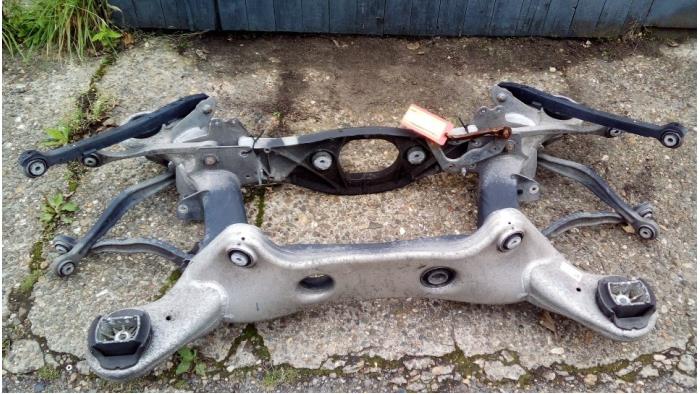 Gebruikte Subframe Mercedes S (W221) 3.0 S-320 CDI 24V Prijs € 101,00 Margeregeling aangeboden door de Graaf autodemontage B.V.