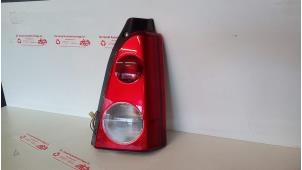 Gebruikte Achterlicht rechts Opel Agila (A) 1.2 16V Prijs € 25,00 Margeregeling aangeboden door de Graaf autodemontage B.V.