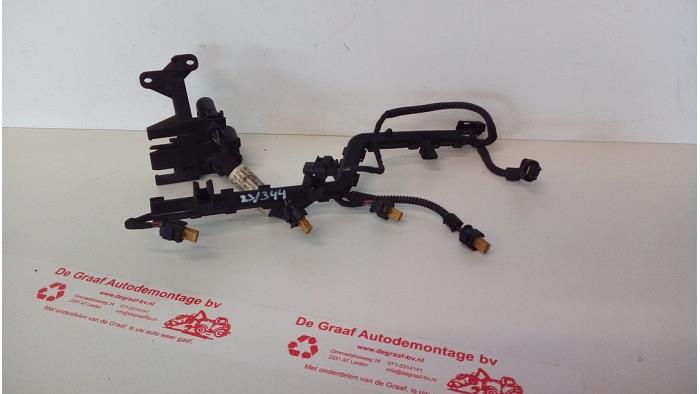 Gebruikte Injector brug Volkswagen Passat CC (357) 1.8 TSI 16V Prijs € 30,00 Margeregeling aangeboden door de Graaf autodemontage B.V.