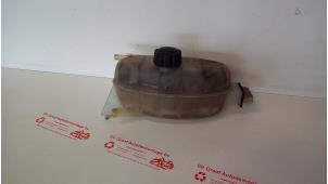 Gebruikte Expansievat Opel Vivaro 2.5 DTI 16V Prijs € 10,00 Margeregeling aangeboden door de Graaf autodemontage B.V.