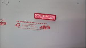 Gebruikte Bumper reflector links-achter Opel Vivaro 2.5 DTI 16V Prijs € 10,00 Margeregeling aangeboden door de Graaf autodemontage B.V.