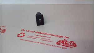 Gebruikte ESP Schakelaar Citroen C1 1.0 12V VVT-i Prijs € 10,00 Margeregeling aangeboden door de Graaf autodemontage B.V.