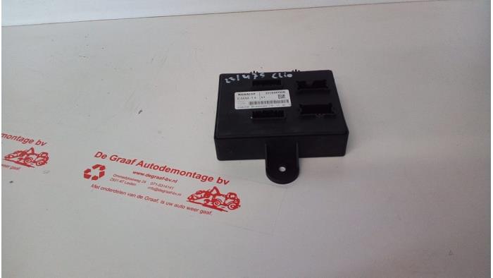 Gebruikte Computer Body Control Renault Clio IV (5R) 0.9 Energy TCE 90 12V Prijs € 30,00 Margeregeling aangeboden door de Graaf autodemontage B.V.