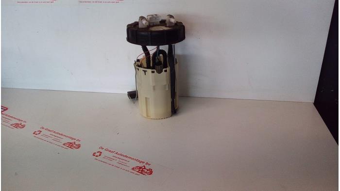 Gebruikte Benzinepomp Nissan Almera (N16) 1.5 16V Prijs € 45,00 Margeregeling aangeboden door de Graaf autodemontage B.V.