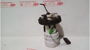 Gebruikte Benzinepomp Renault Twingo II (CN) 1.2 Prijs € 35,00 Margeregeling aangeboden door de Graaf autodemontage B.V.