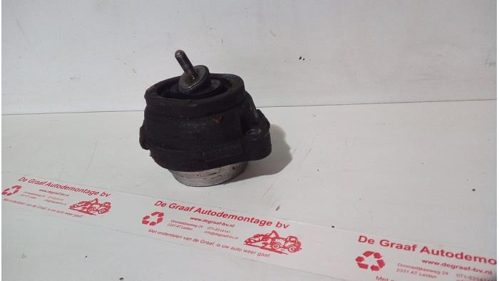 Gebruikte Motorrubber BMW X5 (E53) 4.4 V8 32V Prijs € 35,00 Margeregeling aangeboden door de Graaf autodemontage B.V.