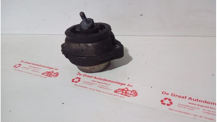 Gebruikte Motorrubber BMW X5 (E53) 4.4 V8 32V Prijs € 35,00 Margeregeling aangeboden door de Graaf autodemontage B.V.