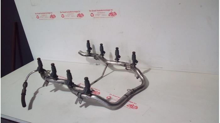 Gebruikte Injector brug BMW X5 (E53) 4.4 V8 32V Prijs € 175,00 Margeregeling aangeboden door de Graaf autodemontage B.V.