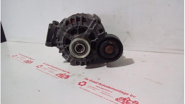 Dynamo van een BMW 3 serie (E46/2) 318 Ci 16V 2002