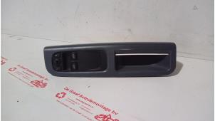 Gebruikte Combischakelaar ramen Volvo C30 (EK/MK) 1.6 D 16V Prijs € 35,00 Margeregeling aangeboden door de Graaf autodemontage B.V.