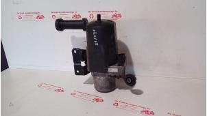 Gebruikte Stuurbekrachtiging Pomp Peugeot 307 CC (3B) 2.0 16V Prijs € 125,00 Margeregeling aangeboden door de Graaf autodemontage B.V.