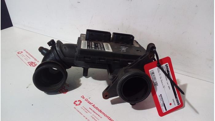Luchtmassameter van een Mercedes-Benz A (W169) 2.0 A-200 CDI 16V 3-Drs. 2005