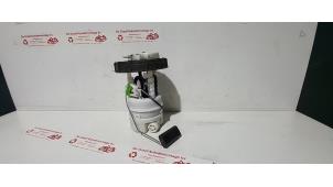 Gebruikte Benzinepomp Renault Clio III (BR/CR) 1.2 16V 75 Prijs € 35,00 Margeregeling aangeboden door de Graaf autodemontage B.V.
