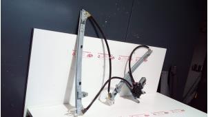 Gebruikte Ruitmechaniek 4Deurs rechts-voor Citroen Xsara Picasso (CH) 1.8 16V Prijs € 30,00 Margeregeling aangeboden door de Graaf autodemontage B.V.