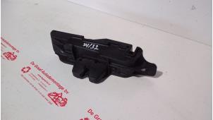 Gebruikte Slotmechaniek Achterklep Citroen C2 (JM) 1.4 Prijs € 20,00 Margeregeling aangeboden door de Graaf autodemontage B.V.