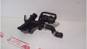 Gebruikte Thermostaathuis Renault Trafic (1FL/2FL/3FL/4FL) 1.6 dCi 95 Prijs € 40,00 Margeregeling aangeboden door de Graaf autodemontage B.V.