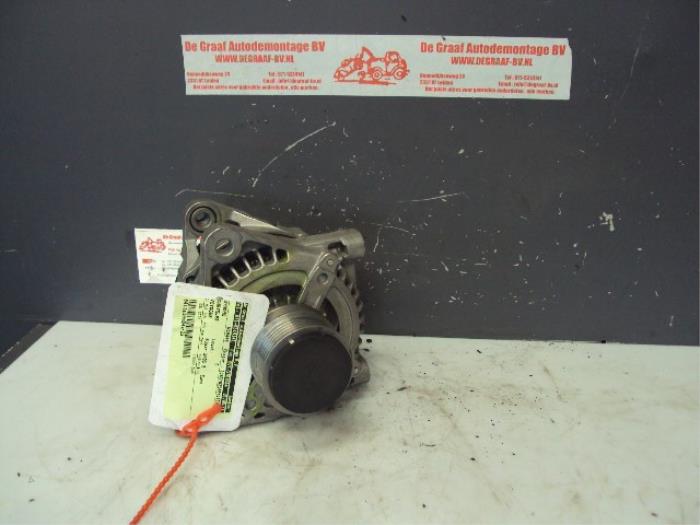 Gebruikte Dynamo Chrysler Voyager/Grand Voyager (RG/RS) 2.8 CRD 16V Autom. Prijs € 100,00 Margeregeling aangeboden door de Graaf autodemontage B.V.