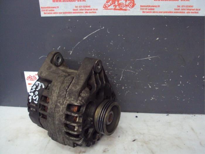 Gebruikte Dynamo Renault Kangoo (KC) 1.2 16V Prijs € 30,00 Margeregeling aangeboden door de Graaf autodemontage B.V.