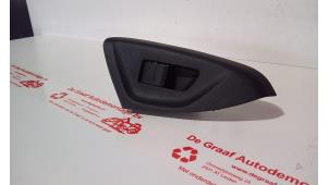 Gebruikte Raam schakelaar elektrisch Peugeot 108 1.0 12V VVT-i Prijs € 12,50 Margeregeling aangeboden door de Graaf autodemontage B.V.