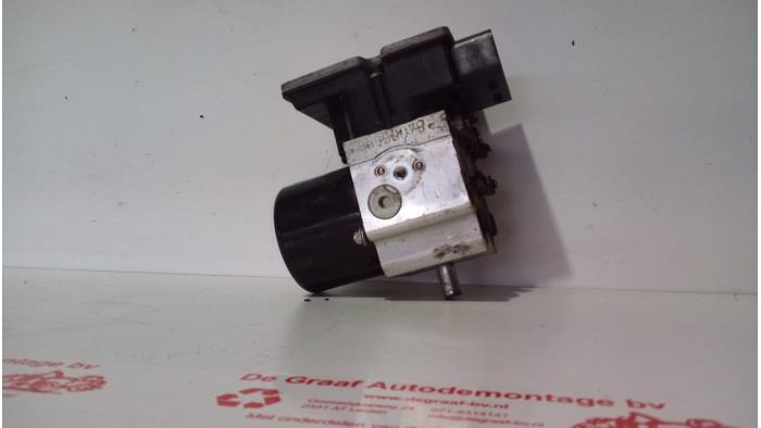 ABS Pomp van een Lancia Ypsilon (843) 1.2 2004