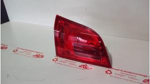 Gebruikte Achterlicht links Opel Astra J Sports Tourer (PD8/PE8/PF8) 1.7 CDTi 16V Prijs € 30,00 Margeregeling aangeboden door de Graaf autodemontage B.V.