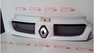 Gebruikte Grille Renault Trafic New (FL) 1.9 dCi 100 16V Prijs € 45,00 Margeregeling aangeboden door de Graaf autodemontage B.V.