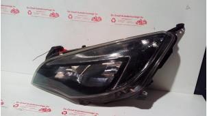 Gebruikte Koplamp links Opel Astra J Sports Tourer (PD8/PE8/PF8) 1.7 CDTi 16V Prijs € 200,00 Margeregeling aangeboden door de Graaf autodemontage B.V.