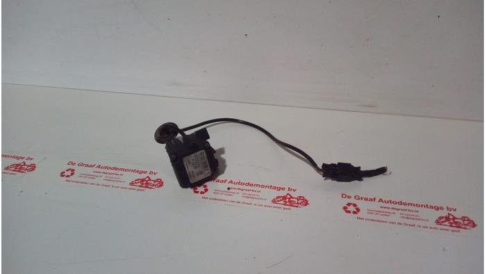 Gebruikte Temperatuursensor Motor Mercedes E Combi (S210) 2.4 E-240 V6 18V Prijs € 30,00 Margeregeling aangeboden door de Graaf autodemontage B.V.