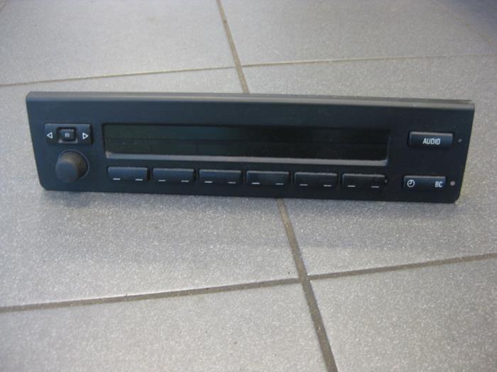 Gebruikte Display Interieur BMW 5 serie Touring (E39) 520i 24V Prijs € 25,00 Margeregeling aangeboden door de Graaf autodemontage B.V.