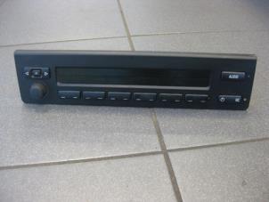 Gebruikte Display Interieur BMW 5 serie Touring (E39) 520i 24V Prijs € 25,00 Margeregeling aangeboden door de Graaf autodemontage B.V.