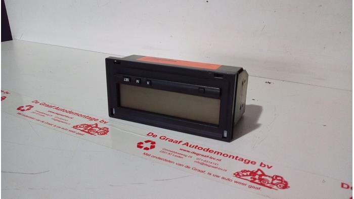 Gebruikte Display Interieur Mitsubishi Carisma 1.6i 16V Prijs € 35,00 Margeregeling aangeboden door de Graaf autodemontage B.V.