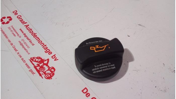 Oliedop van een Volkswagen Touran (1T1/T2) 1.6 FSI 16V 2003