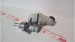 Gebruikte Hoofdremcilinder Peugeot 108 1.0 12V VVT-i Prijs € 25,00 Margeregeling aangeboden door de Graaf autodemontage B.V.