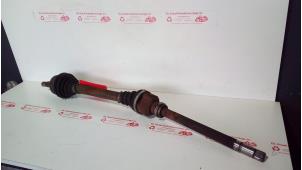 Gebruikte Homokineetas rechts-voor Citroen C4 Grand Picasso (UA) 1.6 16V THP Sensodrive,GT THP Prijs € 100,00 Margeregeling aangeboden door de Graaf autodemontage B.V.