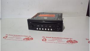 Gebruikte Radio CD Speler Peugeot 207 CC (WB) 1.6 16V Prijs € 45,00 Margeregeling aangeboden door de Graaf autodemontage B.V.